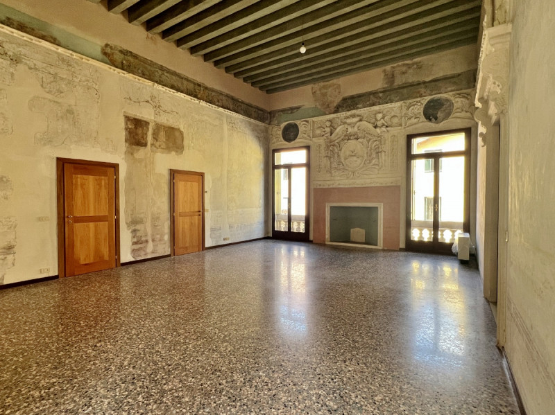 PRESTIGIOSO PIANO NOBILE DEL 1600 IN CONTRA' RIALE - RIF. 8387 - EURO 590.000

Splendida opportun...