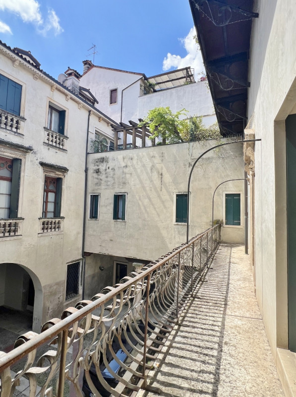 PRESTIGIOSO PIANO NOBILE DEL 1600 IN CONTRA' RIALE - RIF. 8387 - EURO 590.000

Splendida opportun...