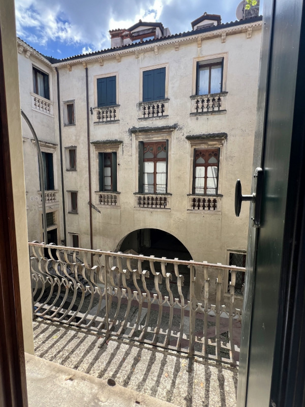PRESTIGIOSO PIANO NOBILE DEL 1600 IN CONTRA' RIALE - RIF. 8387 - EURO 590.000

Splendida opportun...