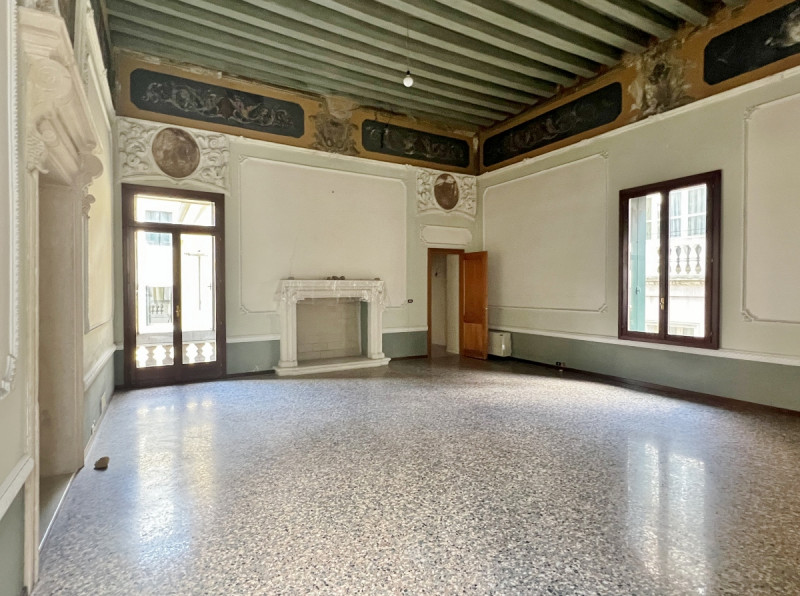 PRESTIGIOSO PIANO NOBILE DEL 1600 IN CONTRA' RIALE - RIF. 8387 - EURO 590.000

Splendida opportun...