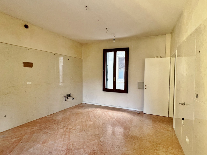PRESTIGIOSO PIANO NOBILE DEL 1600 IN CONTRA' RIALE - RIF. 8387 - EURO 590.000

Splendida opportun...