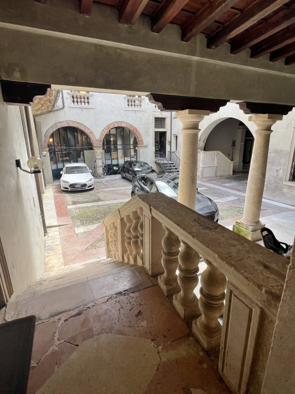PRESTIGIOSO PIANO NOBILE SU PALAZZO DEL 1600 IN CONTRA' RIALE - RIF. 8387
Splendida opportunità d...