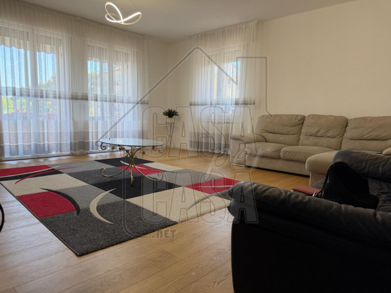 Rif. PDPVIG per info Marilena m. 327 7153302

Ampio appartamento ristrutturato con 3 camere, gara...
