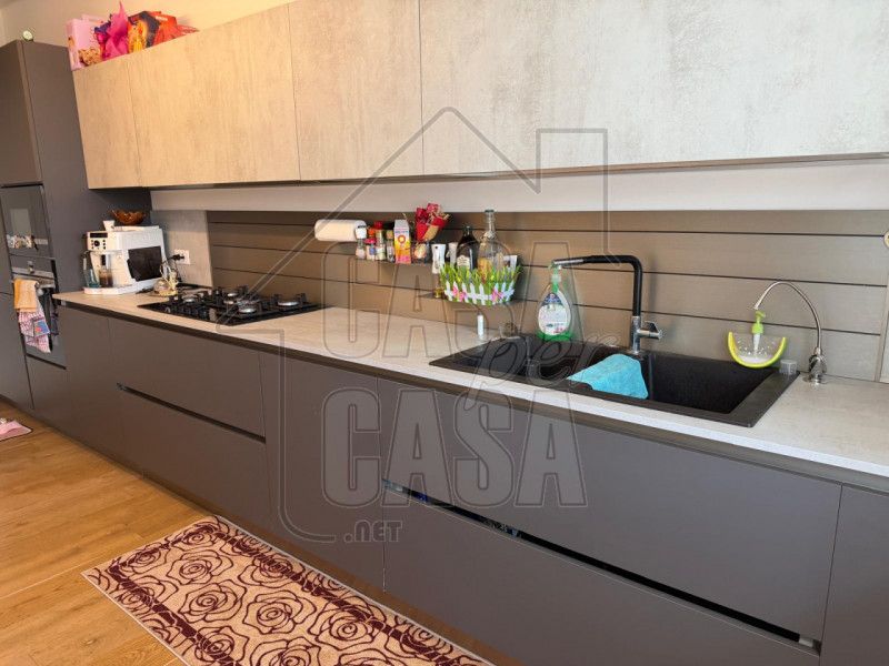 Rif. PDPVIG per info Marilena m. 327 7153302

Ampio appartamento ristrutturato con 3 camere, gara...