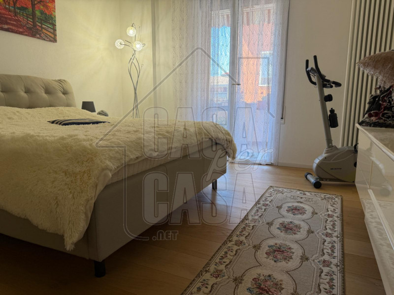 Rif. PDPVIG per info Marilena m. 327 7153302

Ampio appartamento ristrutturato con 3 camere, gara...