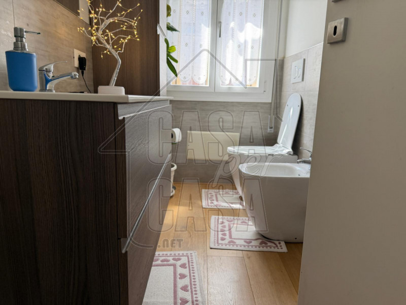 Rif. PDPVIG per info Marilena m. 327 7153302

Ampio appartamento ristrutturato con 3 camere, gara...