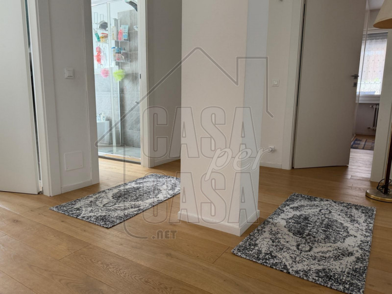 Rif. PDPVIG per info Marilena m. 327 7153302

Ampio appartamento ristrutturato con 3 camere, gara...