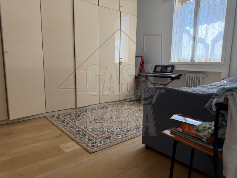 Rif. PDPVIG per info Marilena m. 327 7153302

Ampio appartamento ristrutturato con 3 camere, gara...