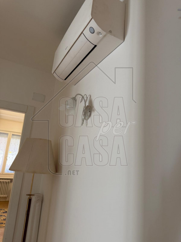 Rif. PDPVIG per info Marilena m. 327 7153302

Ampio appartamento ristrutturato con 3 camere, gara...