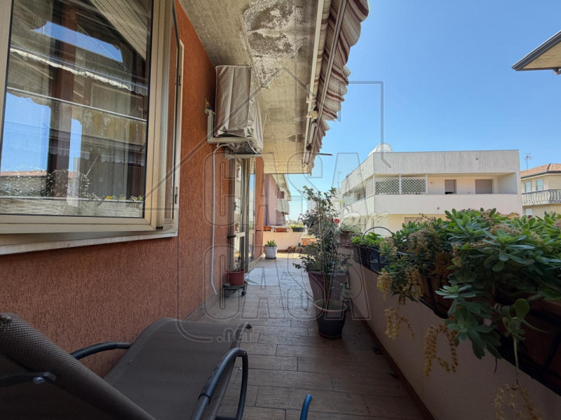 Rif. PDPVIG per info Marilena m. 327 7153302

Ampio appartamento ristrutturato con 3 camere, gara...