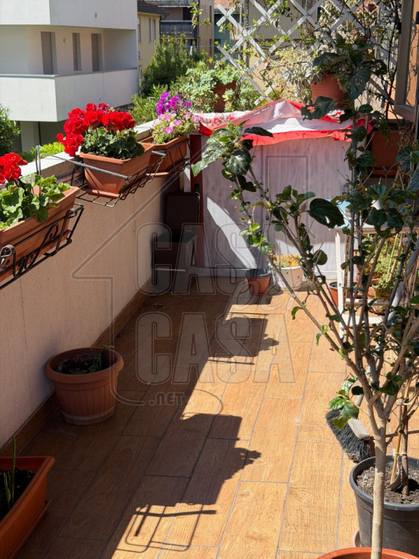 Rif. PDPVIG per info Marilena m. 327 7153302

Ampio appartamento ristrutturato con 3 camere, gara...