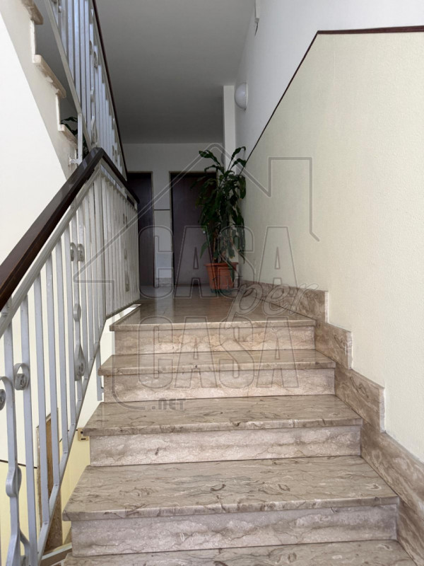 Rif. PDPVIG per info Marilena m. 327 7153302

Ampio appartamento ristrutturato con 3 camere, gara...