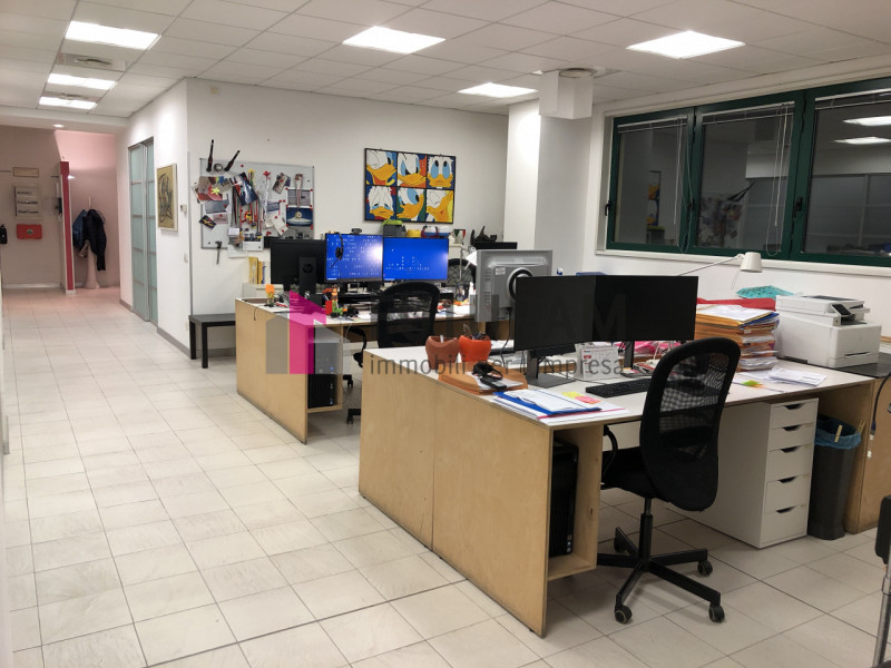 RIF: 156NM - PONTE SAN NICOLO' (PD) - PER INFO 0444/310220


Propongo in vendita un laboratorio c...