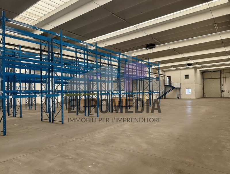 Per informazioni: 375.7062731

EUROMEDIA propone in locazione un interessante immobile a destinaz...
