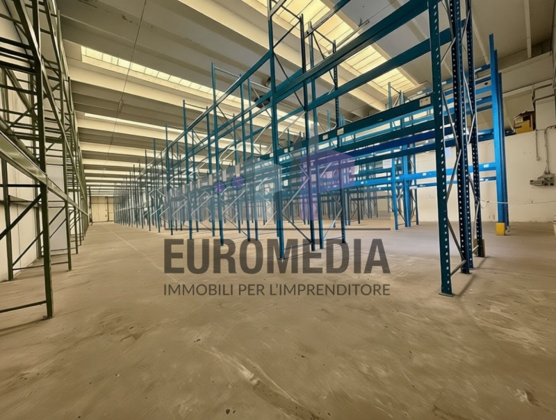 Per informazioni: 375.7062731

EUROMEDIA propone in locazione un interessante immobile a destinaz...