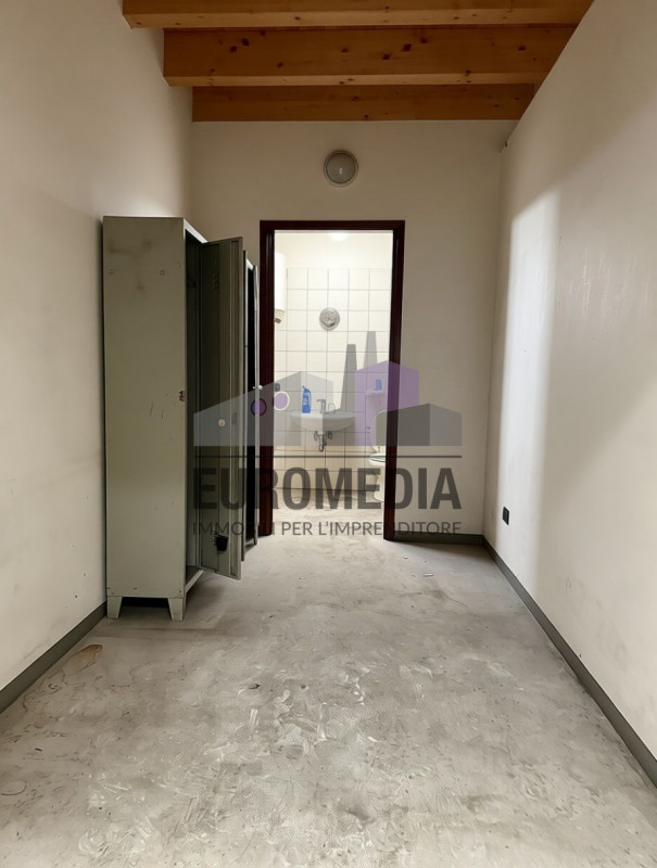 Per informazioni: 375.7062731

EUROMEDIA propone in locazione un interessante immobile a destinaz...