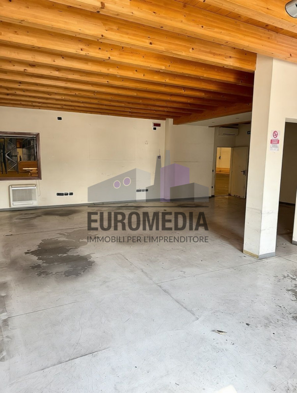Per informazioni: 375.7062731

EUROMEDIA propone in locazione un interessante immobile a destinaz...