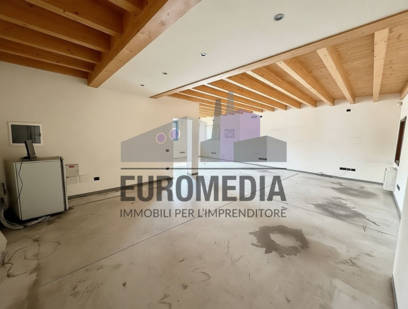 Per informazioni: 375.7062731

EUROMEDIA propone in locazione un interessante immobile a destinaz...