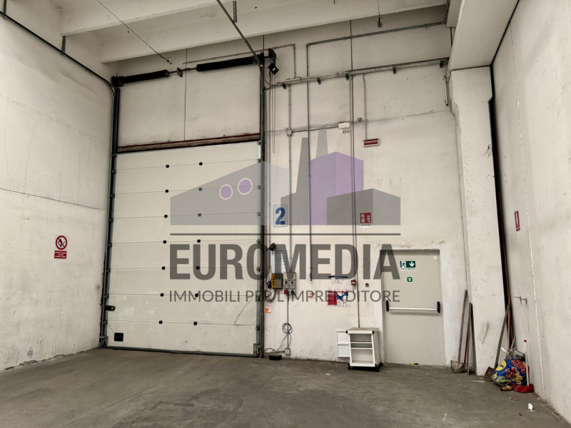 Per informazioni: 375.7062731

EUROMEDIA propone in locazione un interessante immobile a destinaz...