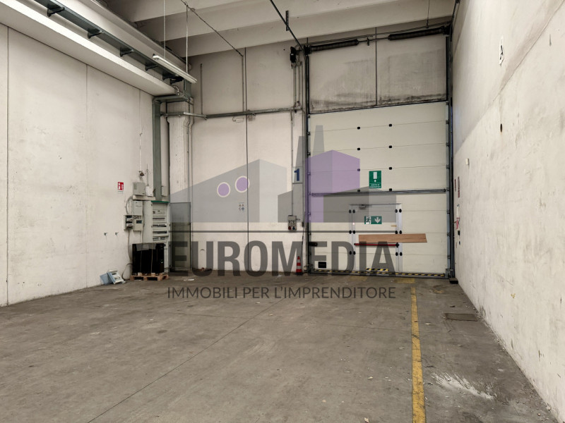 Per informazioni: 375.7062731

EUROMEDIA propone in locazione un interessante immobile a destinaz...