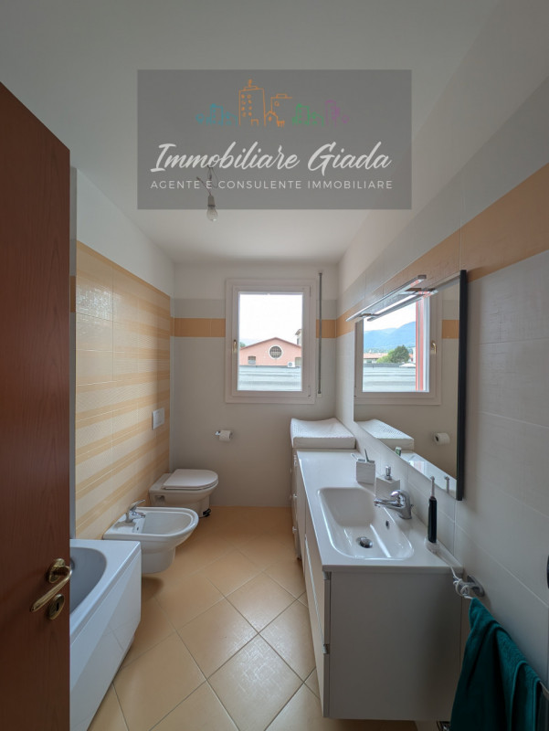 Proponiamo in vendita un splendido appartamento di 110 m², accogliente e luminoso, ideale per chi...