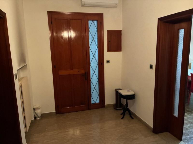 In esclusiva proponiamo in vendita una splendida casa singola di ampia metratura (215 mq) situata...