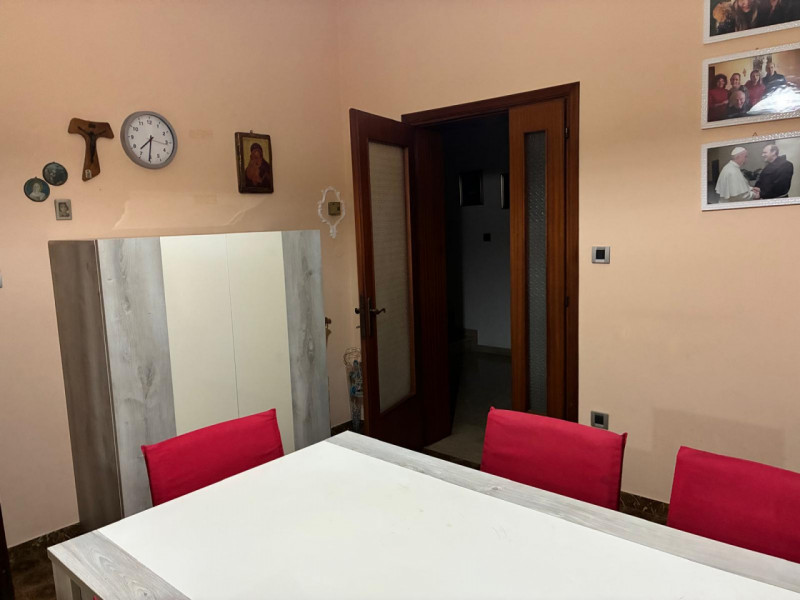 In esclusiva proponiamo in vendita una splendida casa singola di ampia metratura (215 mq) situata...