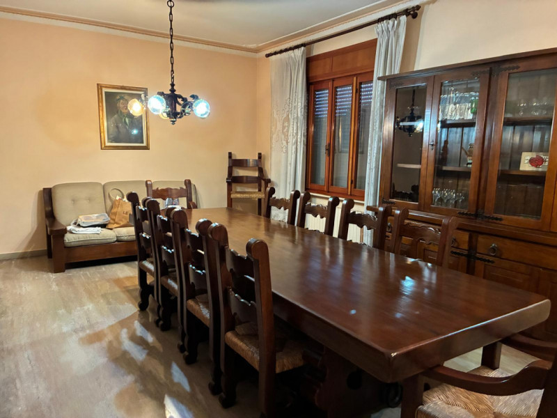 In esclusiva proponiamo in vendita una splendida casa singola di ampia metratura (215 mq) situata...