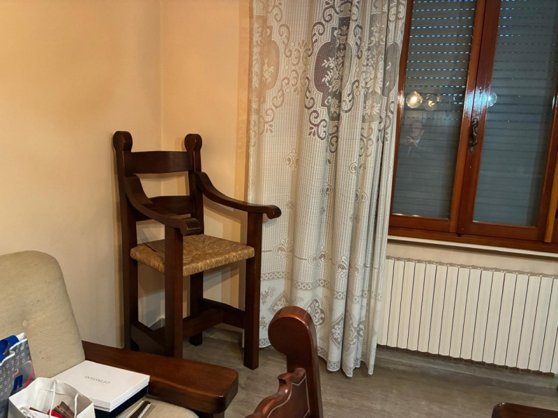 In esclusiva proponiamo in vendita una splendida casa singola di ampia metratura (215 mq) situata...