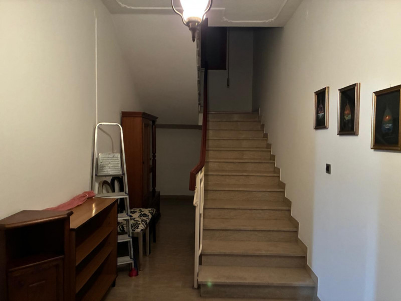 In esclusiva proponiamo in vendita una splendida casa singola di ampia metratura (215 mq) situata...