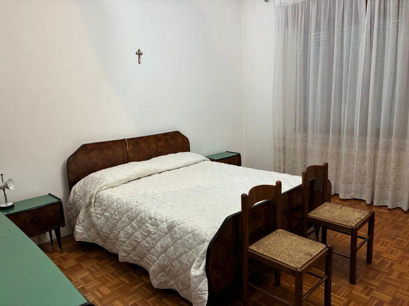 In esclusiva proponiamo in vendita una splendida casa singola di ampia metratura (215 mq) situata...