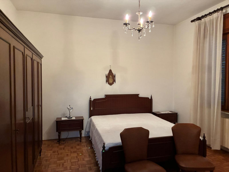 In esclusiva proponiamo in vendita una splendida casa singola di ampia metratura (215 mq) situata...