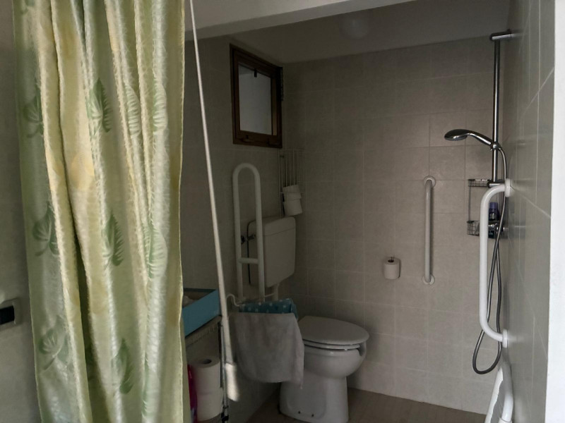 In esclusiva proponiamo in vendita una splendida casa singola di ampia metratura (215 mq) situata...