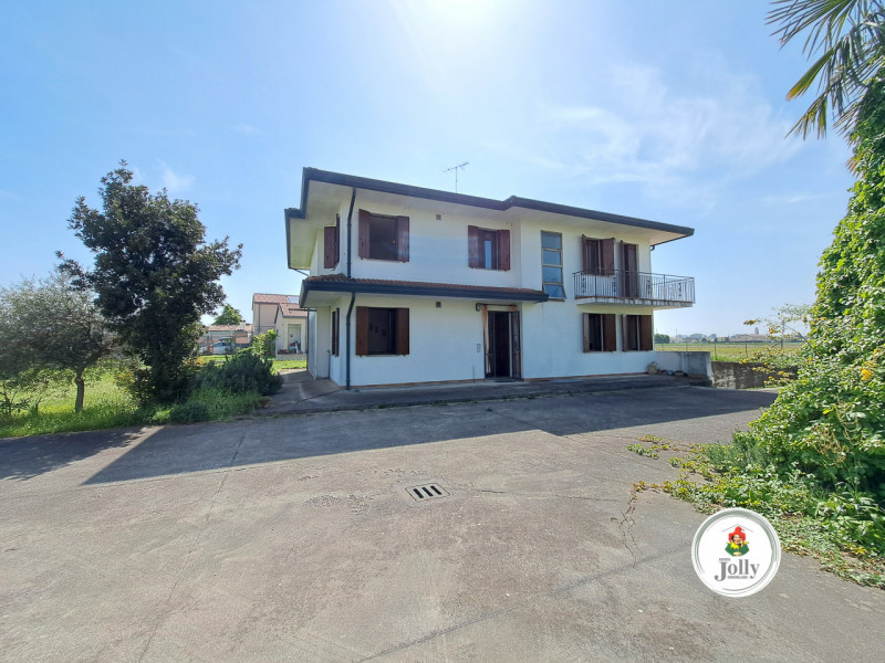 Info prestazione energetica:
Classe G
Epgl,nren 213,02 kwh/m2anno
Epgl,ren 0,95 kwh/m2anno
((

Cl...