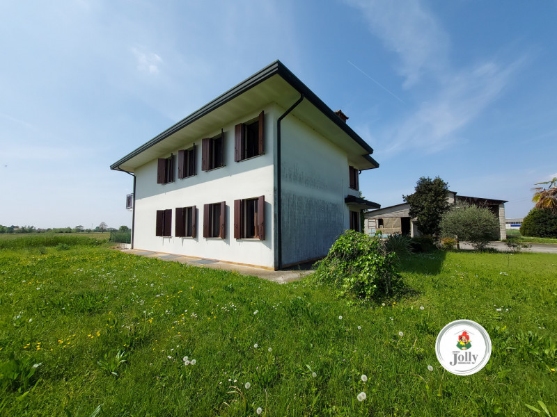 Info prestazione energetica:
Classe G
Epgl,nren 213,02 kwh/m2anno
Epgl,ren 0,95 kwh/m2anno
((

Cl...
