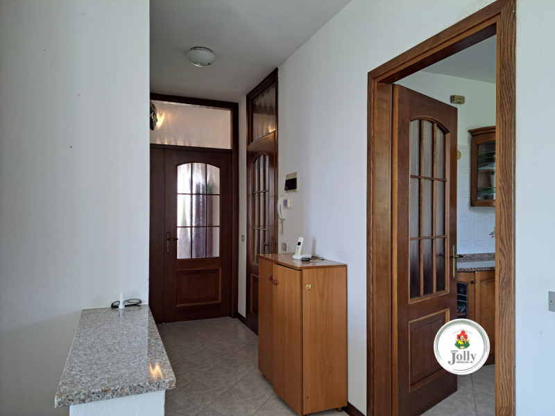 Info prestazione energetica:
Classe G
Epgl,nren 213,02 kwh/m2anno
Epgl,ren 0,95 kwh/m2anno
((

Cl...