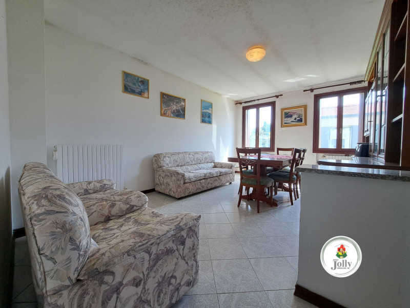 Info prestazione energetica:
Classe G
Epgl,nren 213,02 kwh/m2anno
Epgl,ren 0,95 kwh/m2anno
((

Cl...