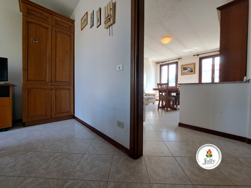 Info prestazione energetica:
Classe G
Epgl,nren 213,02 kwh/m2anno
Epgl,ren 0,95 kwh/m2anno
((

Cl...