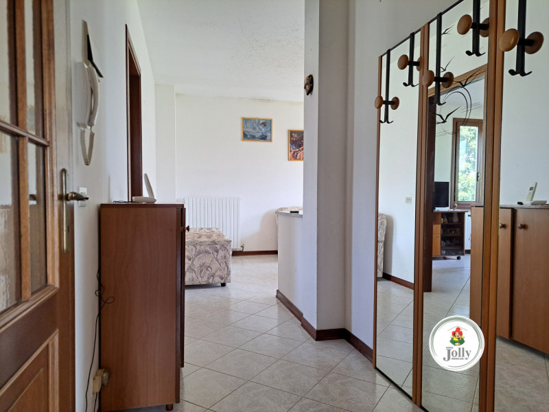 Info prestazione energetica:
Classe G
Epgl,nren 213,02 kwh/m2anno
Epgl,ren 0,95 kwh/m2anno
((

Cl...