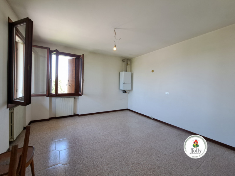 Info prestazione energetica:
Classe G
Epgl,nren 213,02 kwh/m2anno
Epgl,ren 0,95 kwh/m2anno
((

Cl...