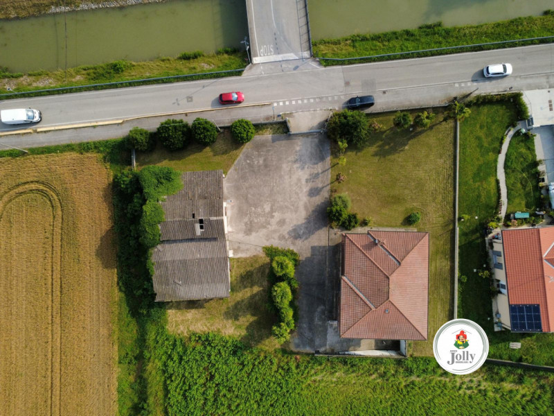 Info prestazione energetica:
Classe G
Epgl,nren 213,02 kwh/m2anno
Epgl,ren 0,95 kwh/m2anno
((

Cl...