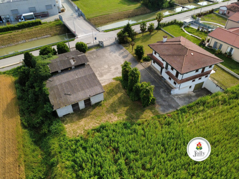 Info prestazione energetica:
Classe G
Epgl,nren 213,02 kwh/m2anno
Epgl,ren 0,95 kwh/m2anno
((

Cl...