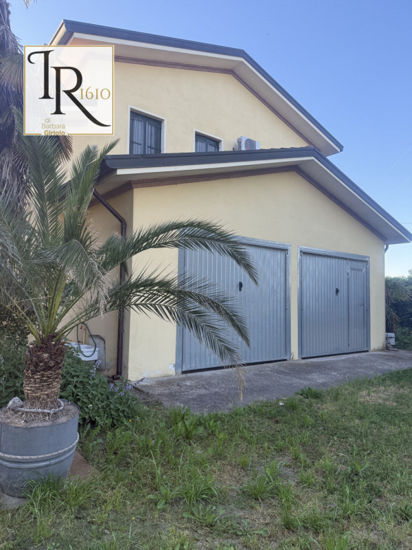 Nel cuore del comune di Ponso, in una zona residenziale tranquilla ma ben collegata ai principali...