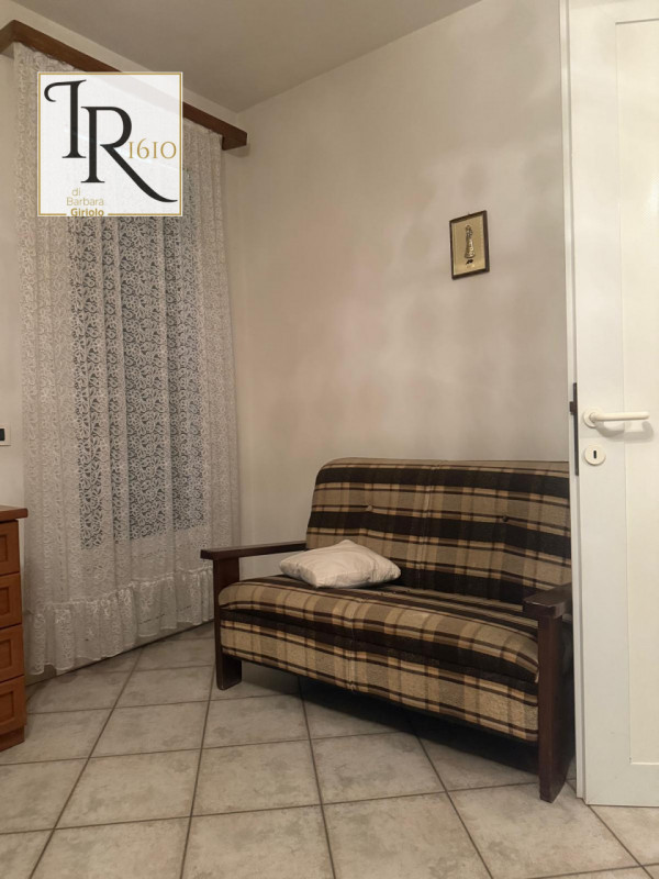 Nel cuore del comune di Ponso, in una zona residenziale tranquilla ma ben collegata ai principali...