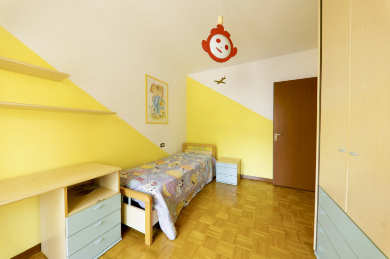 COMPOSIZIONE:
Proponiamo in affitto appartamento composto da luminoso soggiorno, cucina separata ...