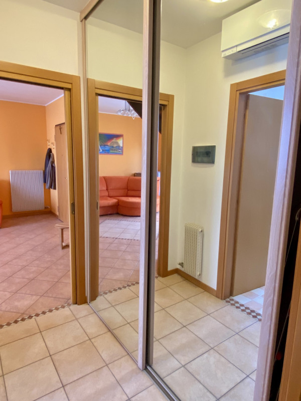 A Jesolo Lido, in zona piazza Milano, proponiamo alla vendita un appartamento di 85 mq, disposto ...