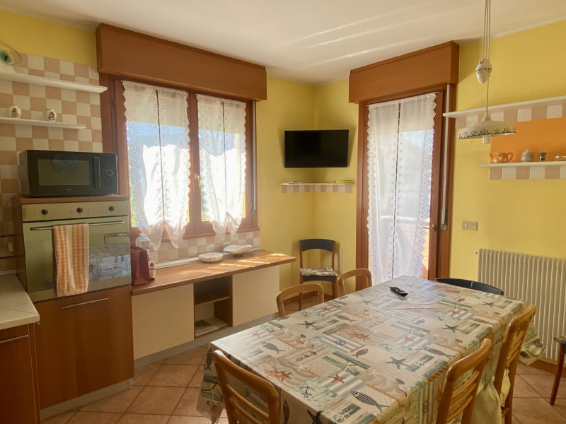 A Jesolo Lido, in zona piazza Milano, proponiamo alla vendita un appartamento di 85 mq, disposto ...