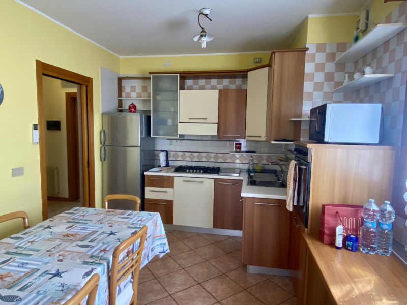 A Jesolo Lido, in zona piazza Milano, proponiamo alla vendita un appartamento di 85 mq, disposto ...