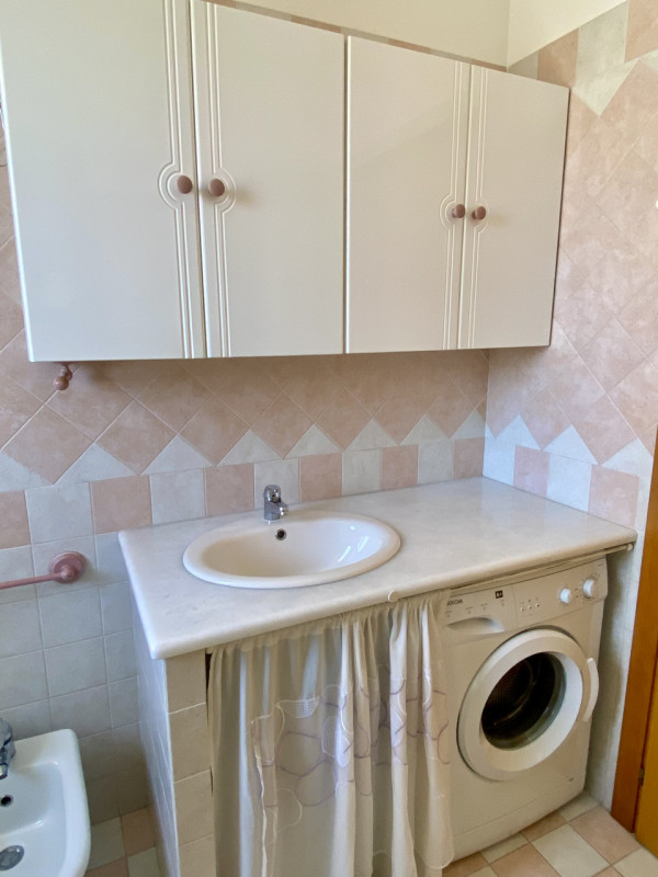 A Jesolo Lido, in zona piazza Milano, proponiamo alla vendita un appartamento di 85 mq, disposto ...