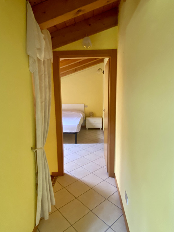 A Jesolo Lido, in zona piazza Milano, proponiamo alla vendita un appartamento di 85 mq, disposto ...